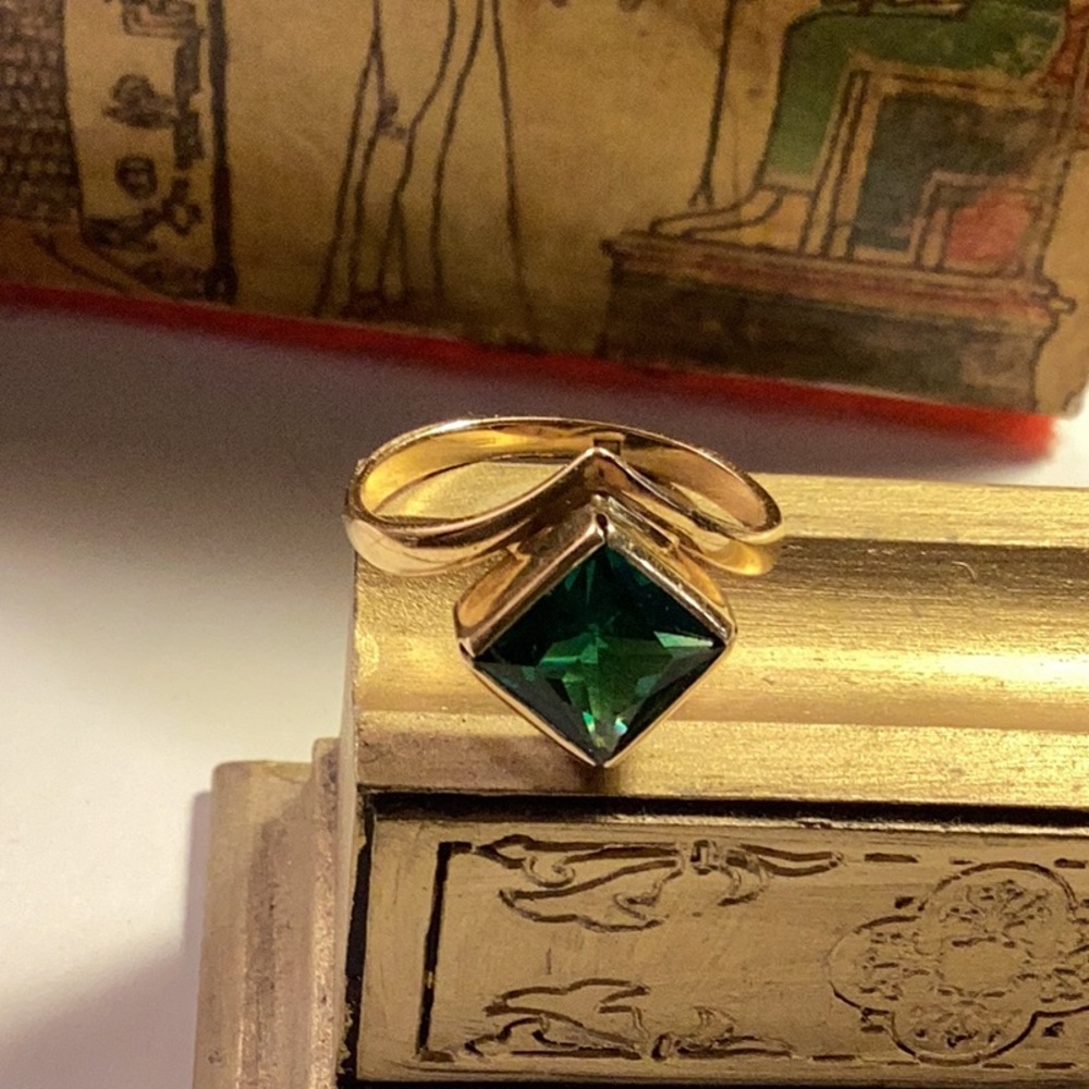 Simulated emerald ring - Picture 4 of 4